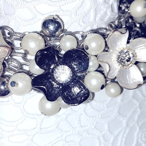 Women’s Necklace Black & White Metal Flower Faux Pearls Rhinestones Silvertone - Picture 2 of 5